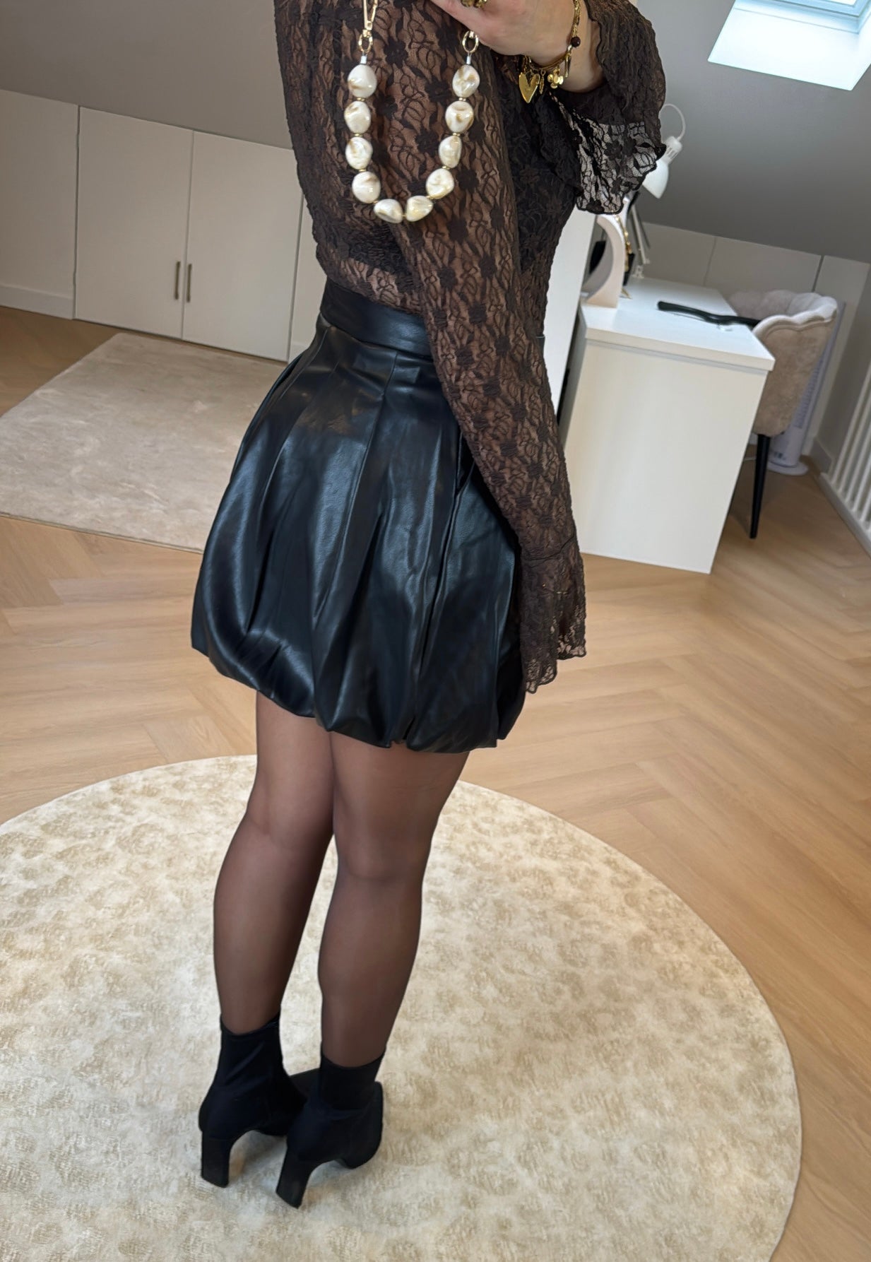 Leather balloon skirt - black