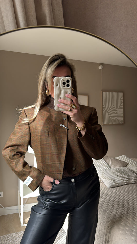 Cropped blazer met piercing