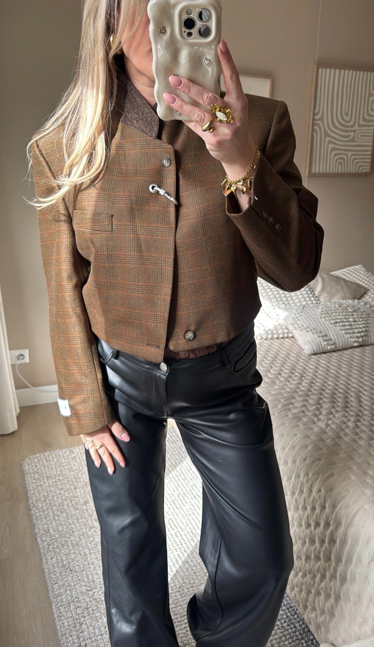 Cropped blazer met piercing