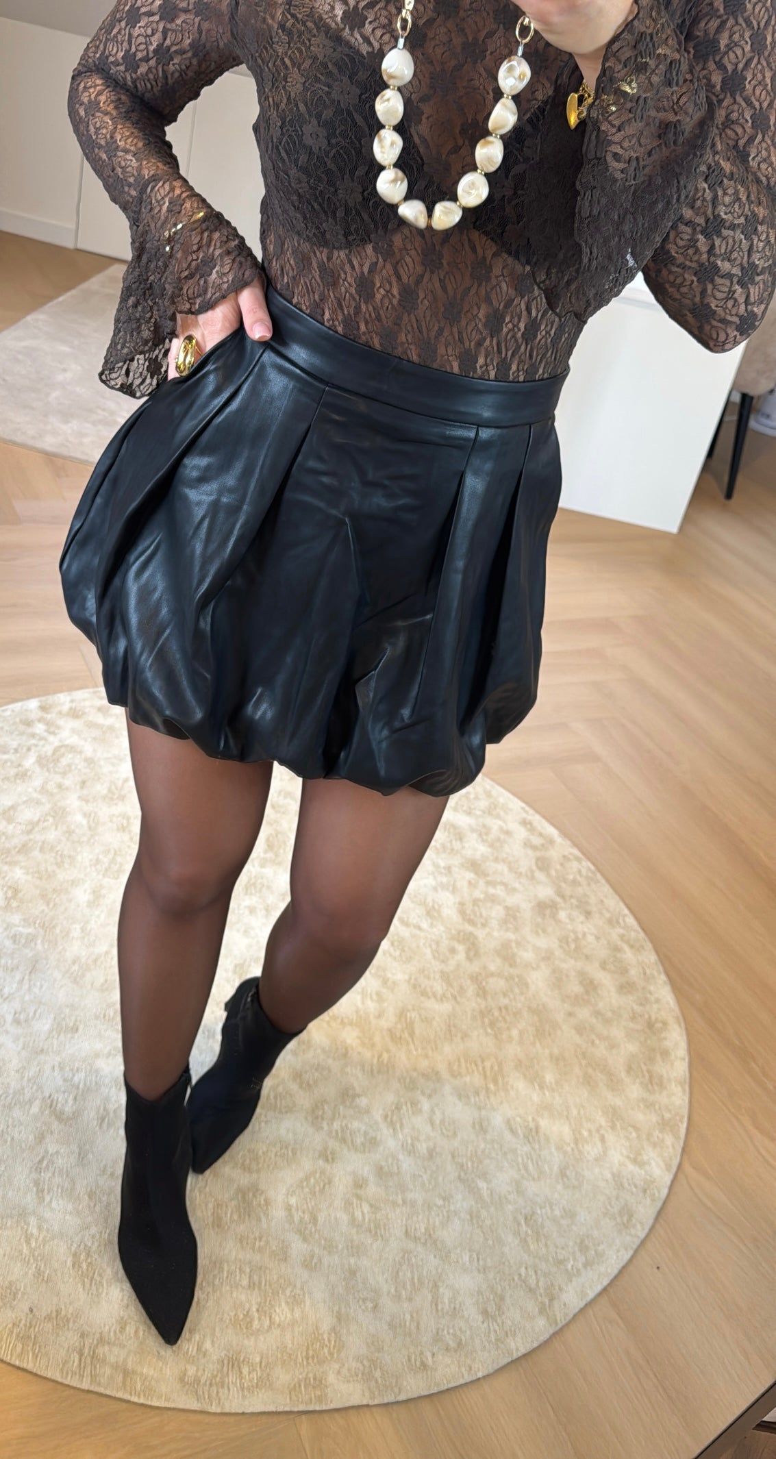 Leather balloon skirt - black
